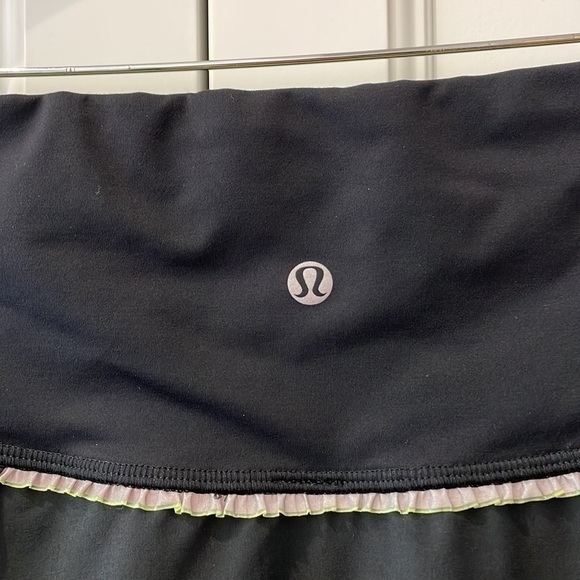 Lululemon Black Ruffled Skirt—Great Fabric & Style—Great Condition!! Size 8 - Picture 7 of 8